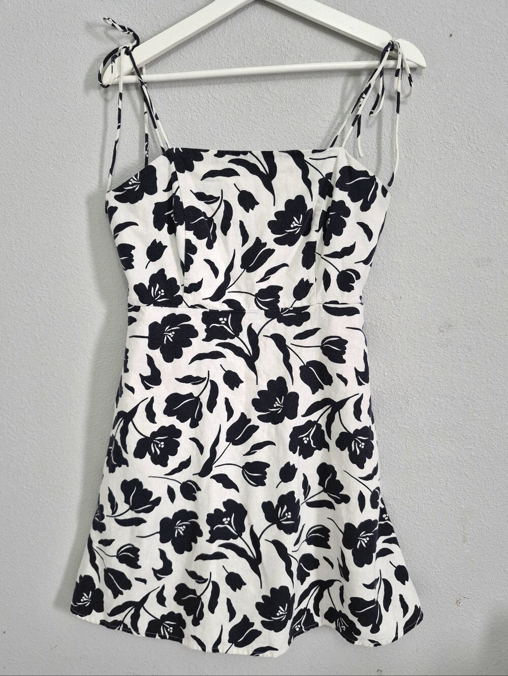 Old Navy Linen Blend Fit & Flare Smocked Floral Mini Dress Medium Coastal Casual
